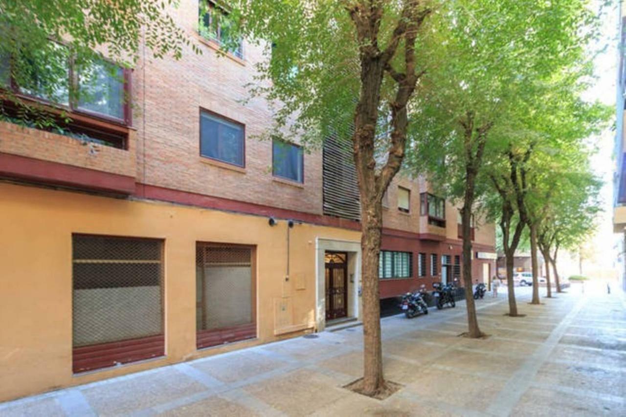 Lola, Granada